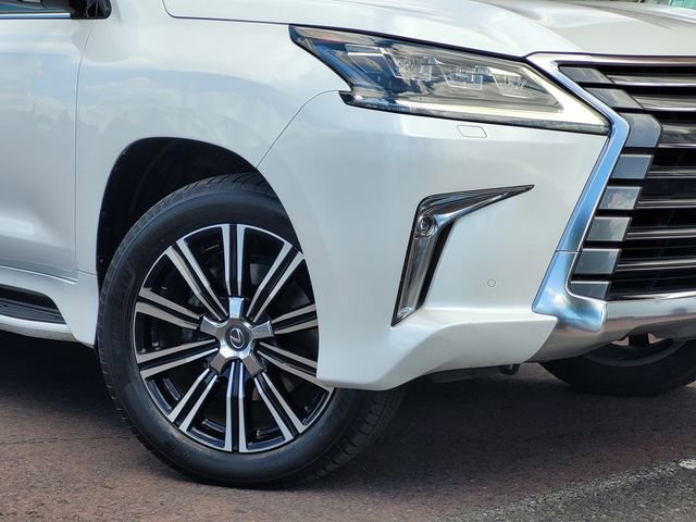 Used 2019 Lexus LX 570 4WD w/ Luxury Package image 4