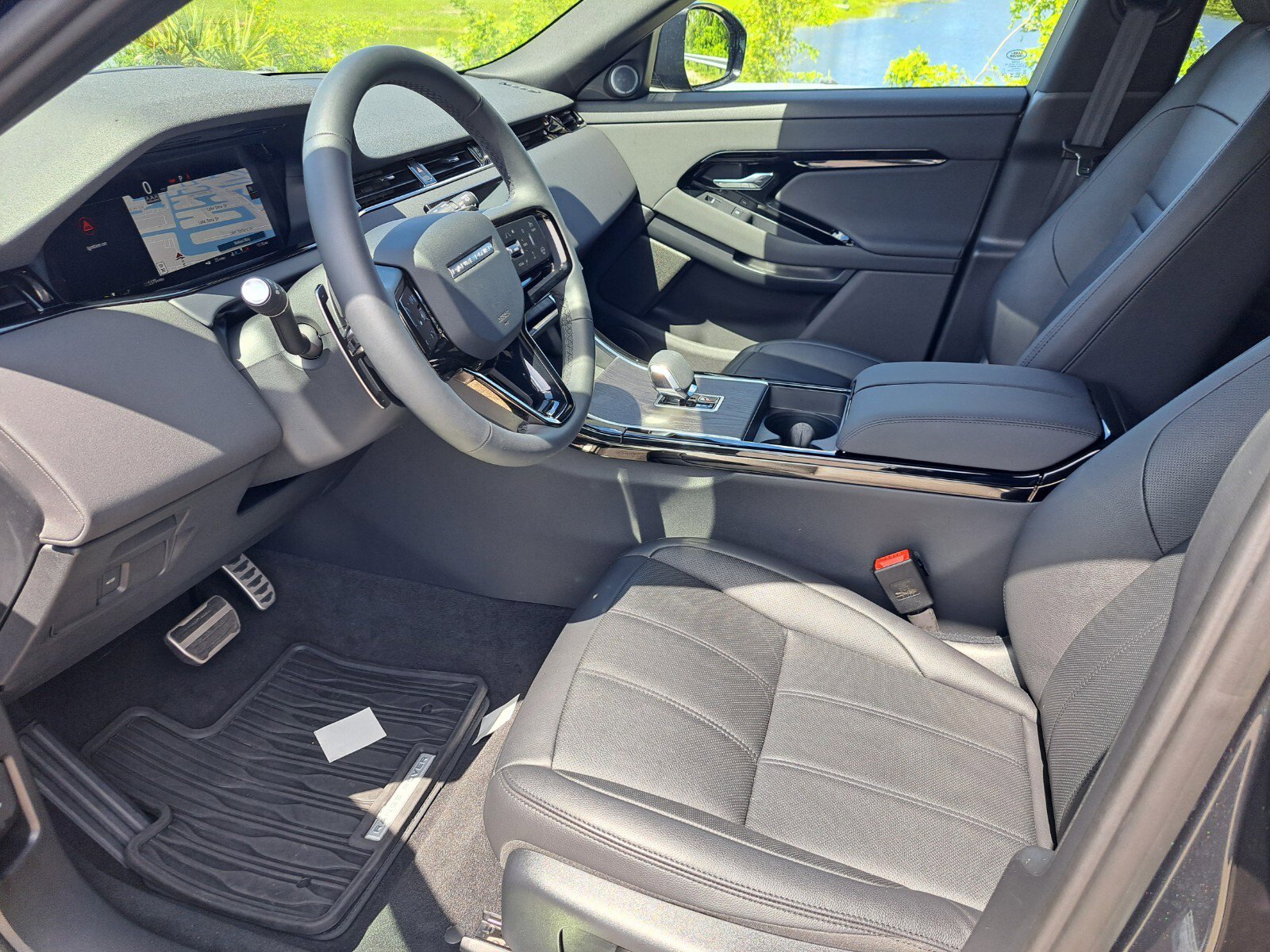 Certified 2024 Land Rover Range Rover Evoque Dynamic SE image 11