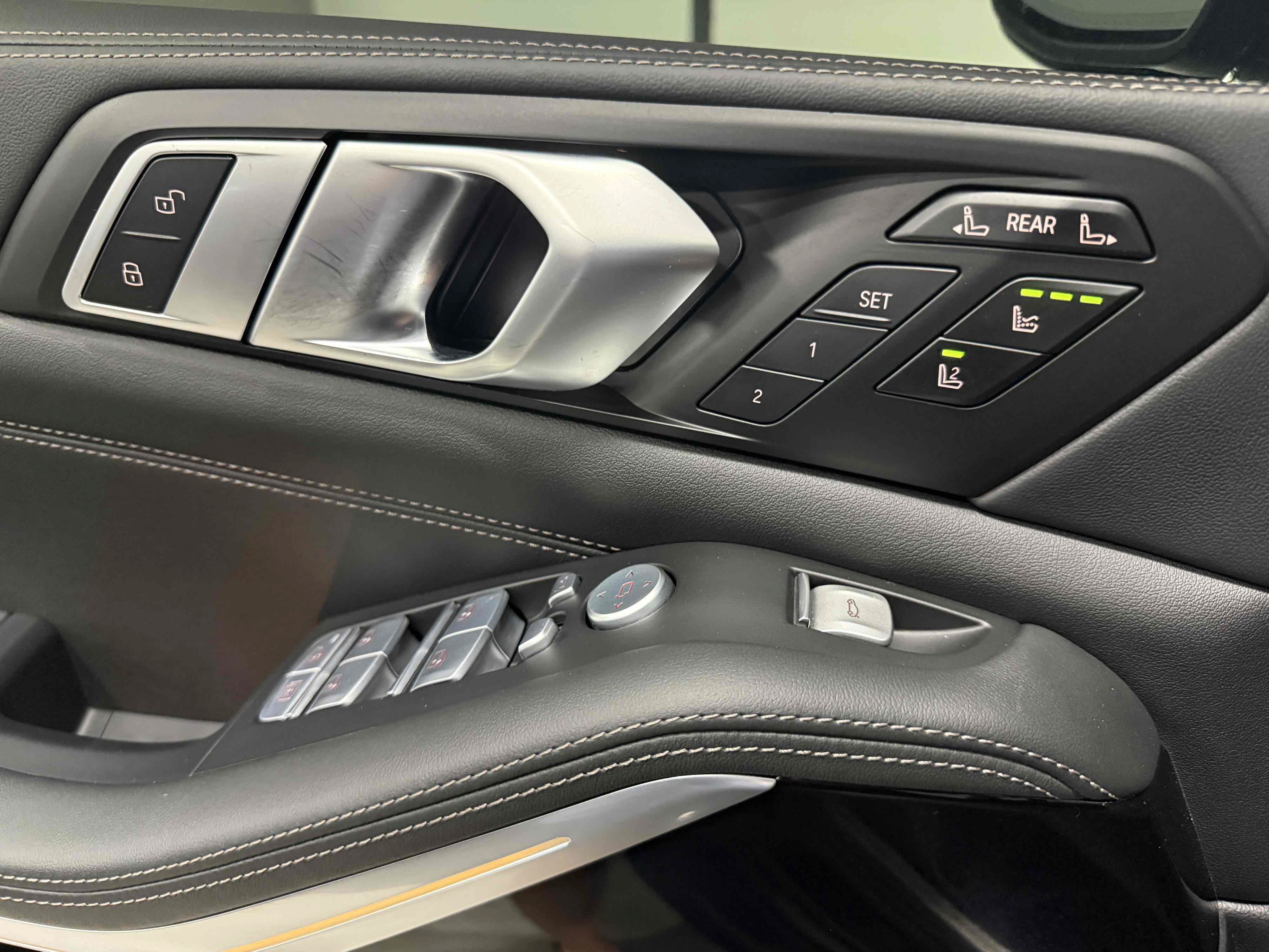 Used 2025 BMW ALPINA XB7 AWD/4WD image 9