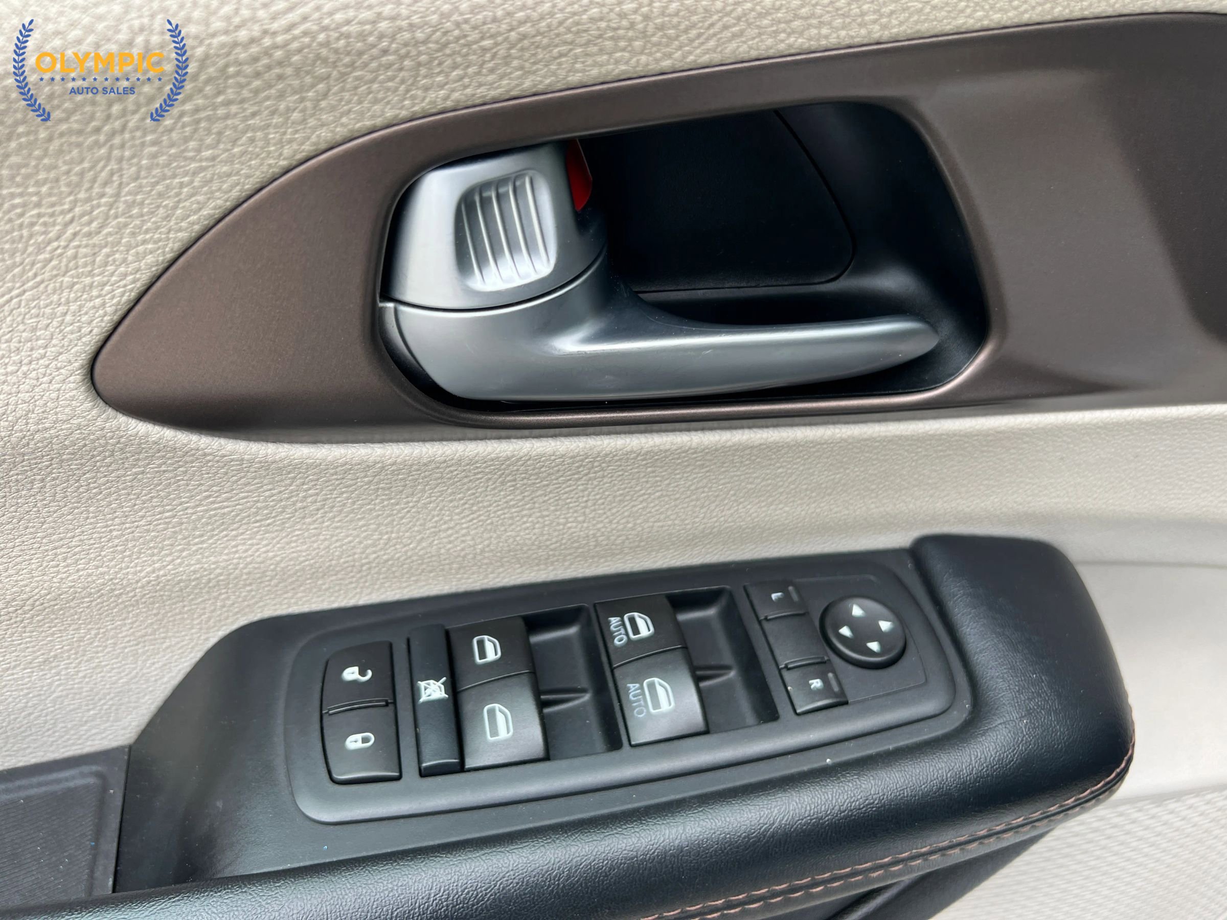 Used 2017 Chrysler Pacifica Touring-L image 32