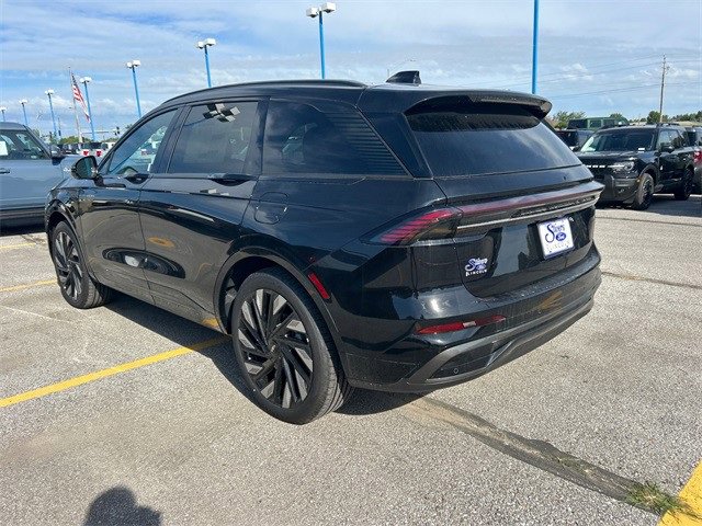 New 2025 Lincoln Nautilus Reserve w/ Jet Appearance Package image 7