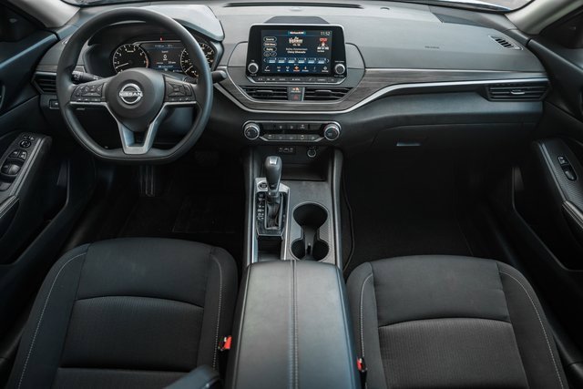 Used 2025 Nissan Altima 2.5 SV image 21