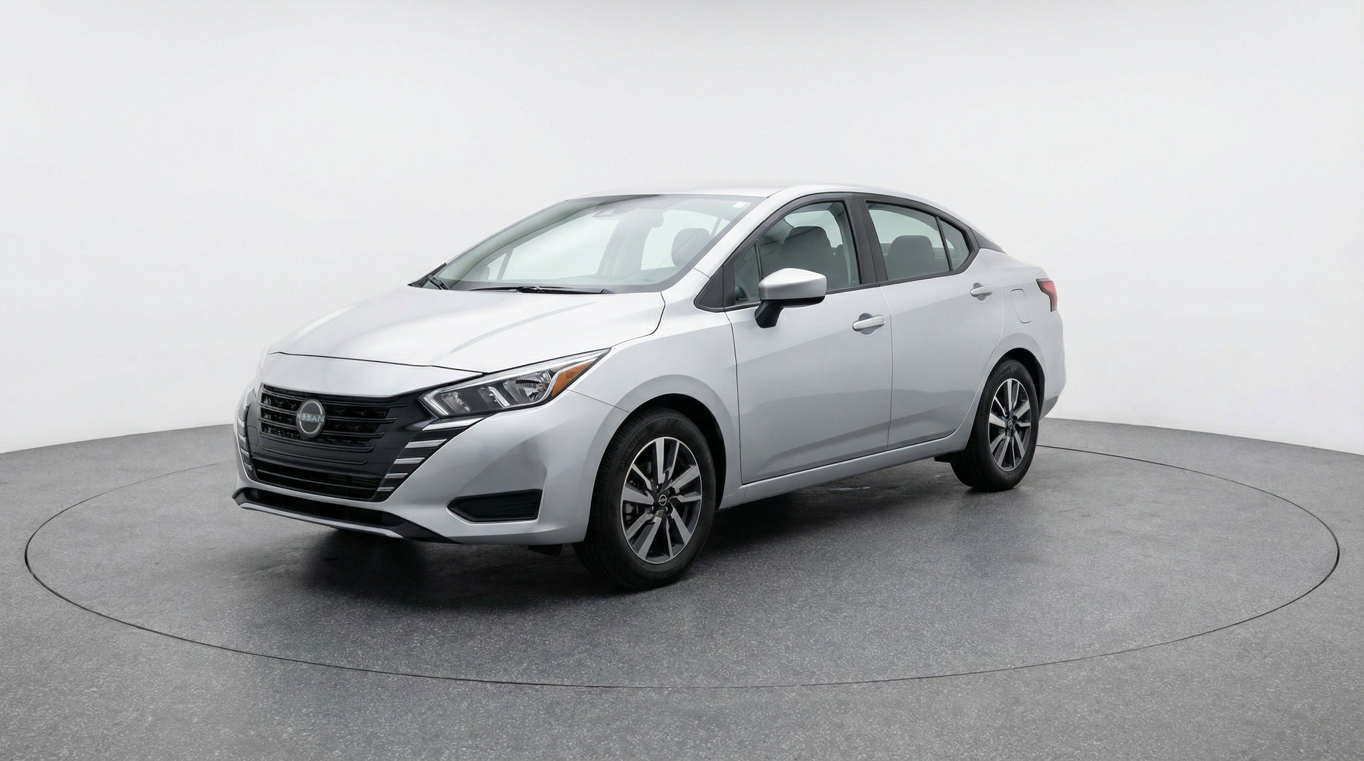 Used 2025 Nissan Versa SV image 3