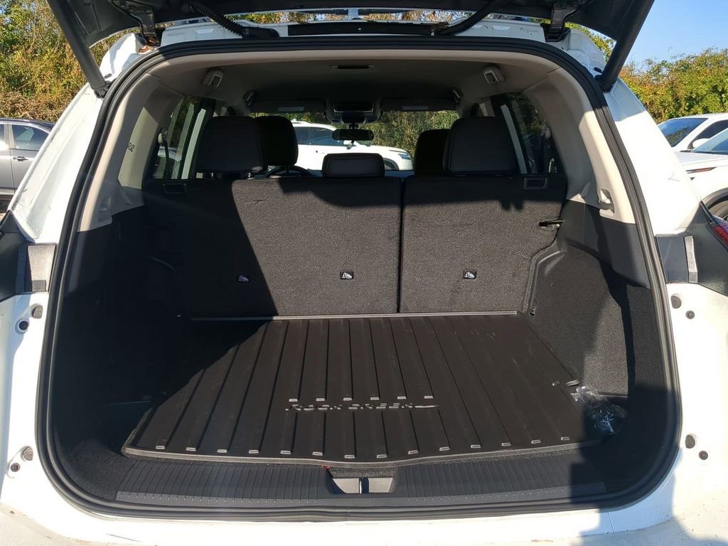 Certified 2025 Nissan Rogue SV image 13