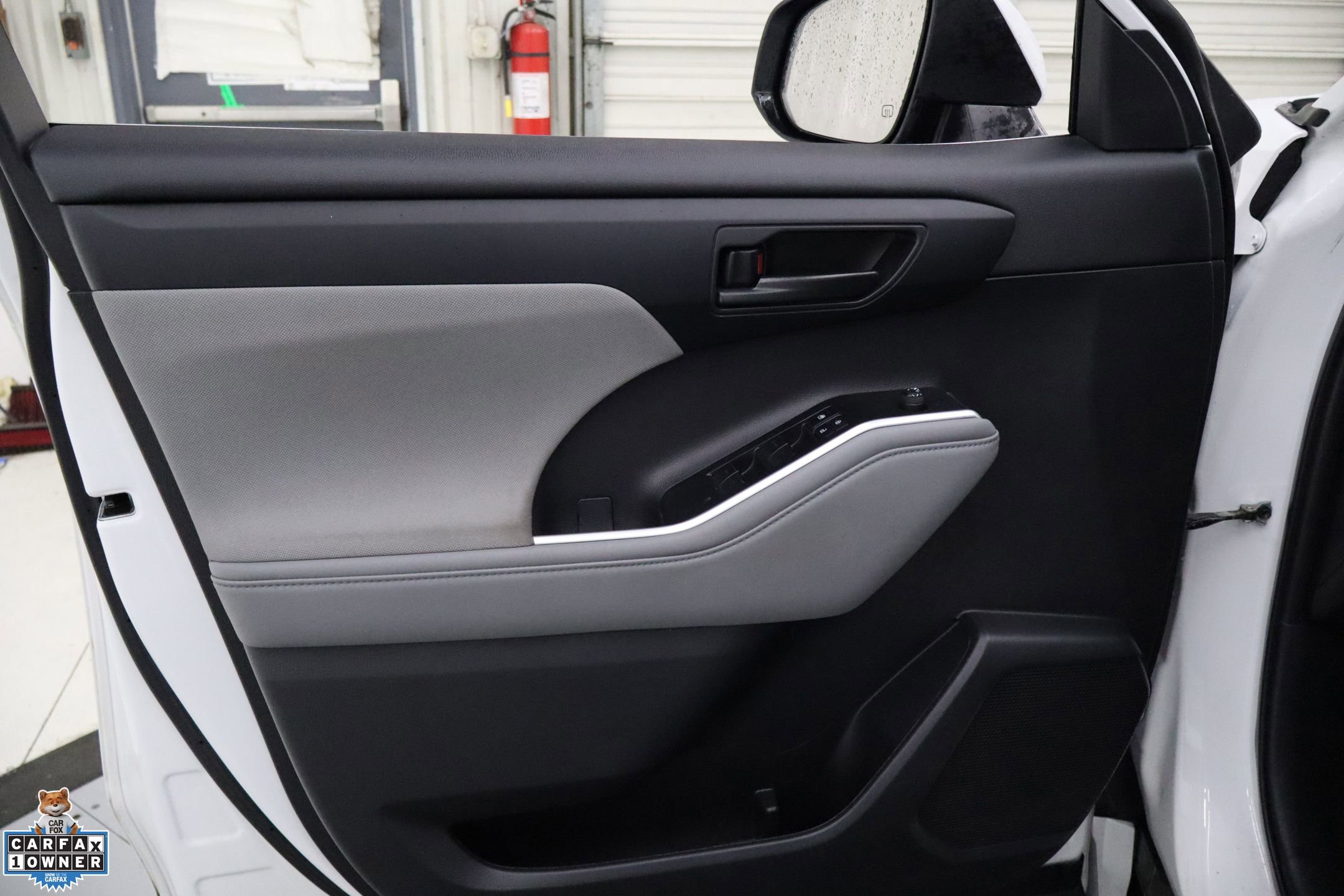 Used 2023 Toyota Highlander L image 13