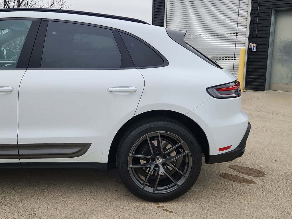 Used 2023 Porsche Macan Turbo image 7