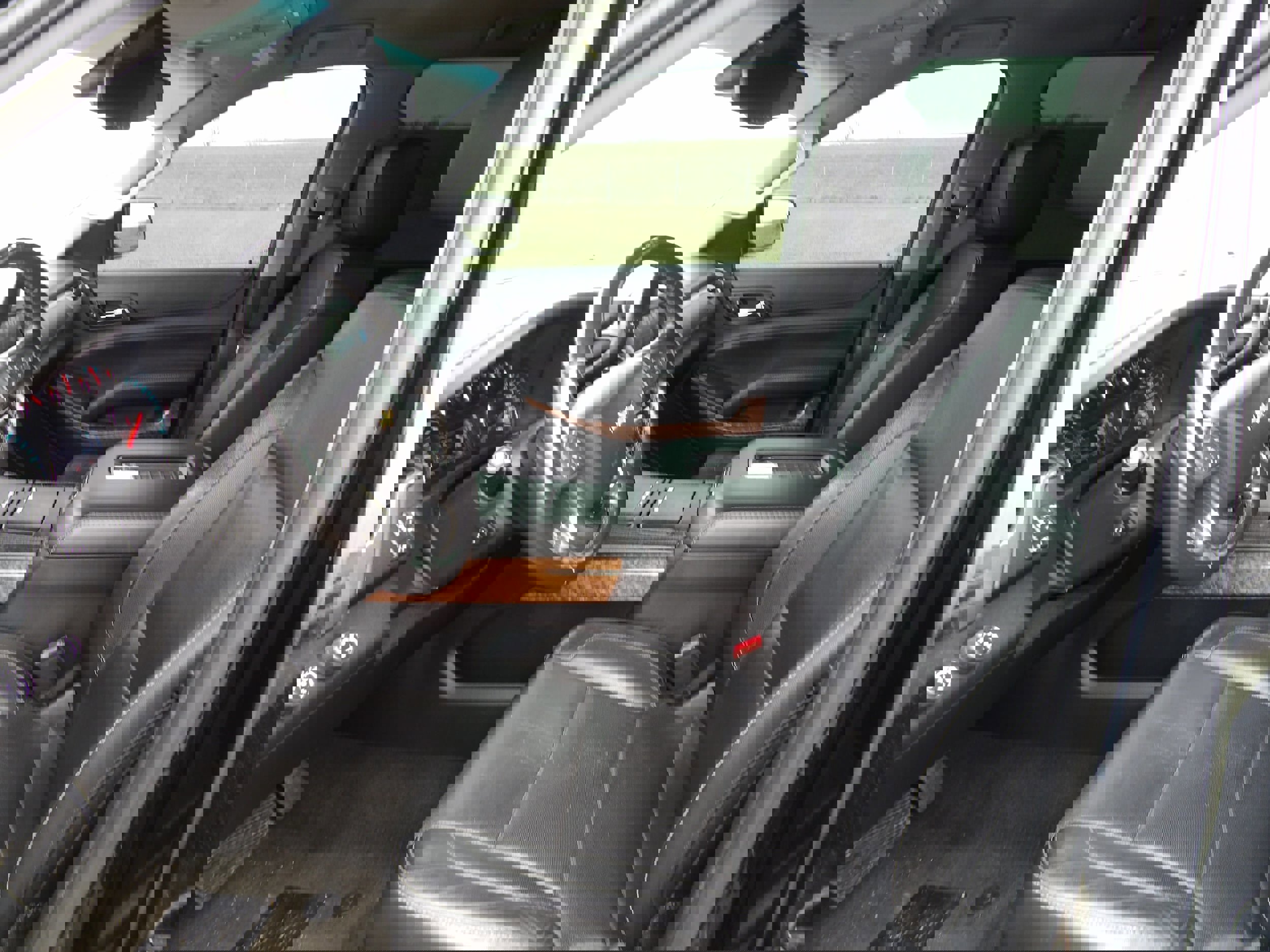 Used 2018 Chevrolet Suburban Premier image 12