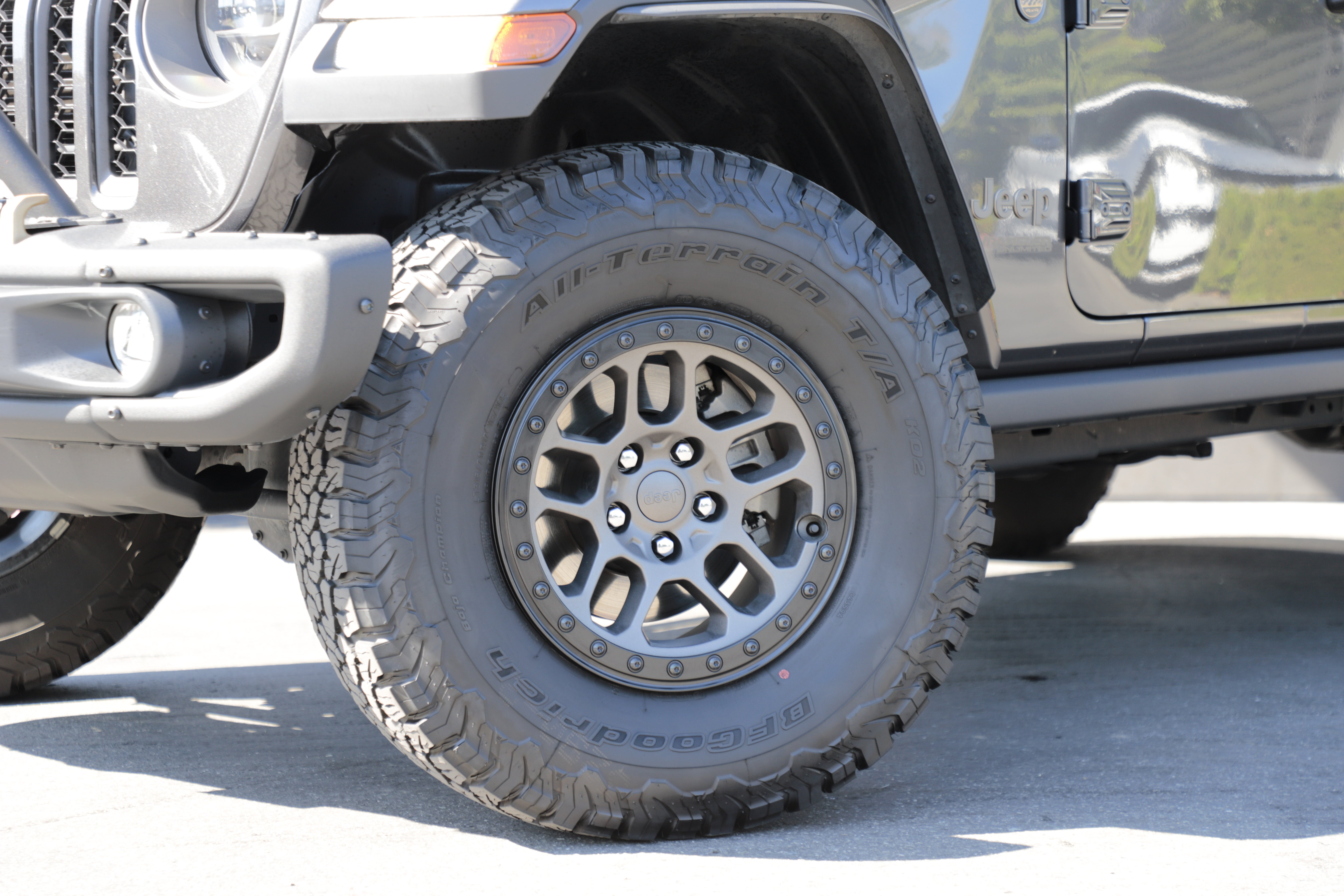 Used 2022 Jeep Wrangler Unlimited Rubicon w/ Xtreme Recon 35" Tire Package AWD/4WD image 2