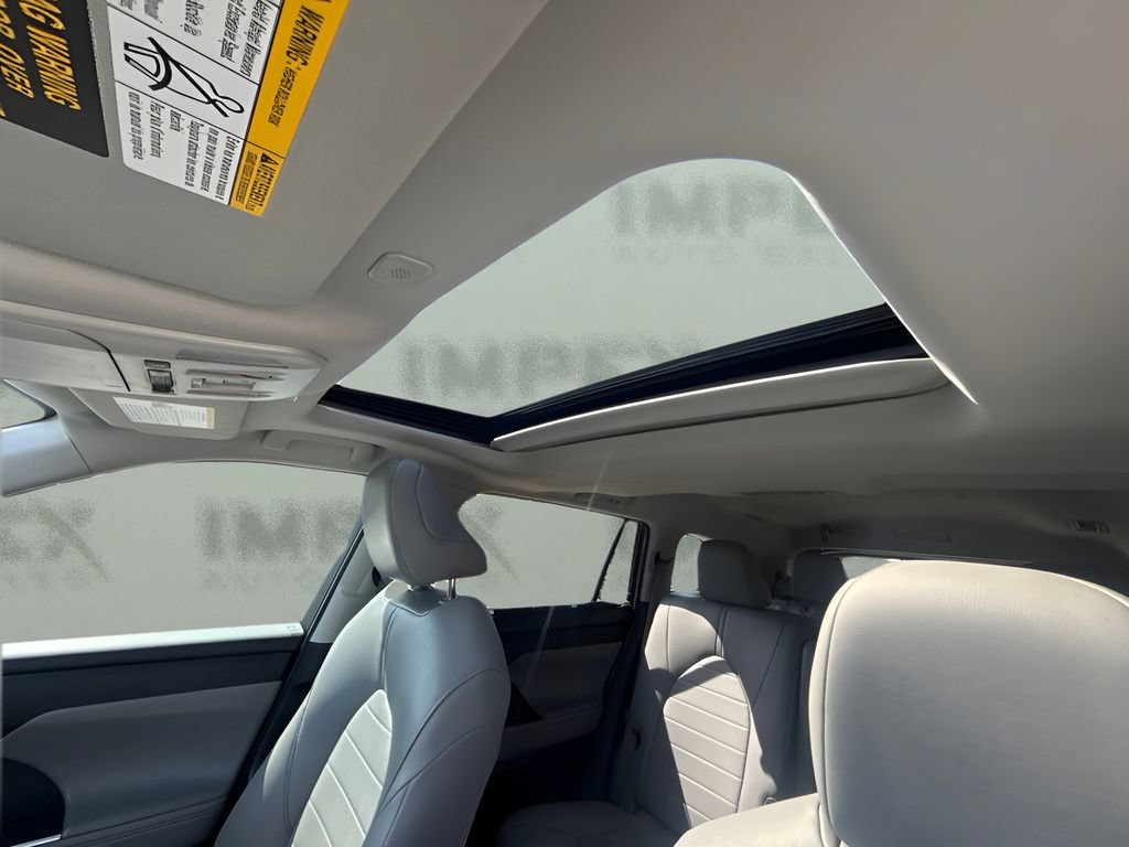 Used 2025 Toyota Highlander XLE AWD/4WD image 10