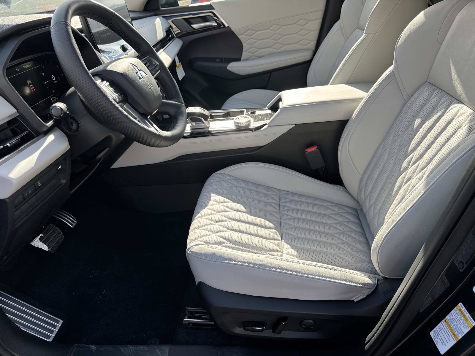 New 2026 Mitsubishi Outlander SEL FWD image 12