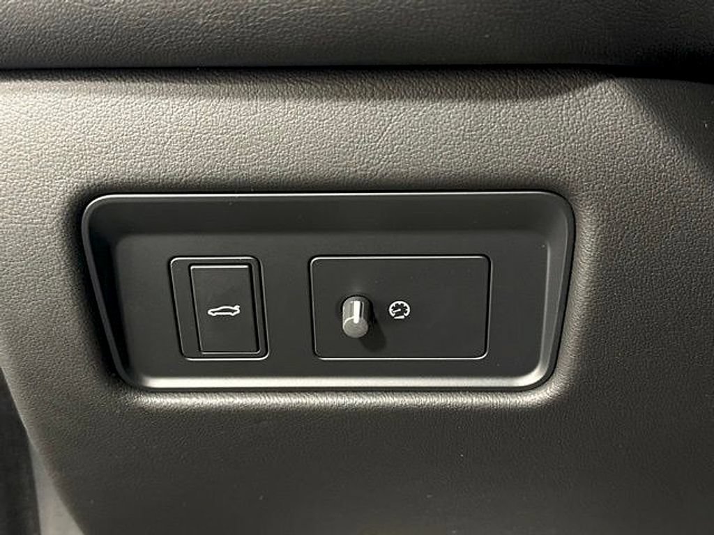 New 2024 Jaguar XF R-Dynamic SE AWD/4WD image 40