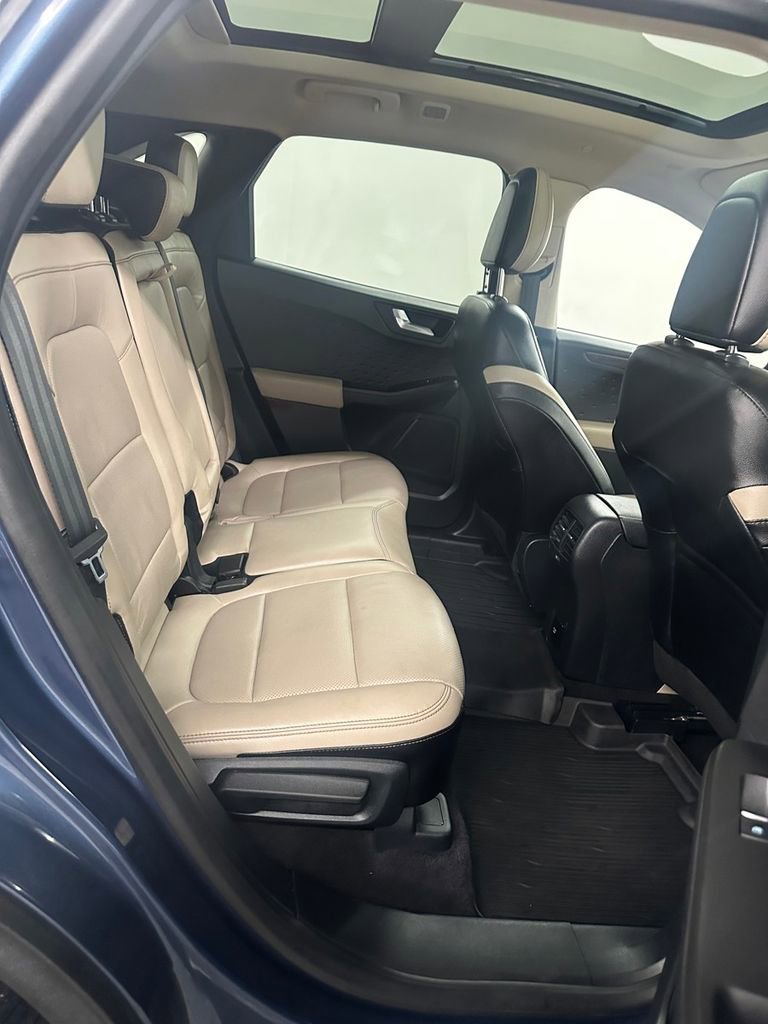 Used 2020 Ford Escape Titanium w/ Titanium Premium Package 2.0 AWD/4WD image 32