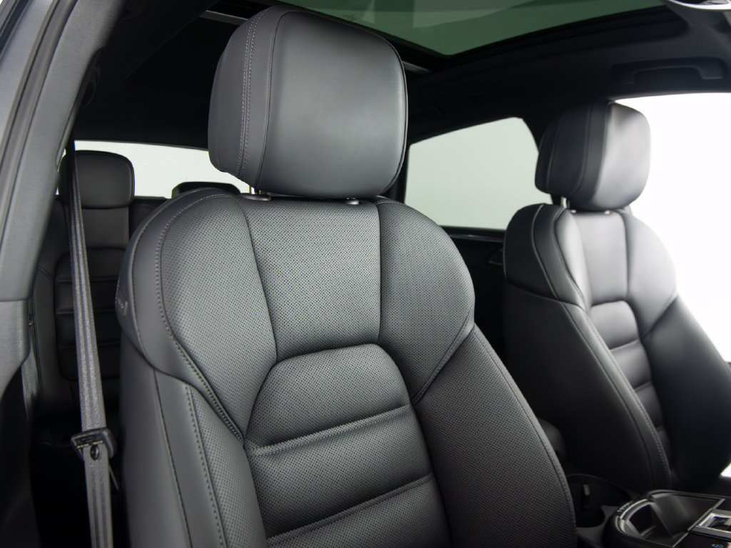 Certified 2026 Porsche Macan AWD/4WD image 39