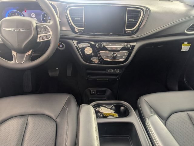 Used 2025 Chrysler Pacifica Select FWD image 23