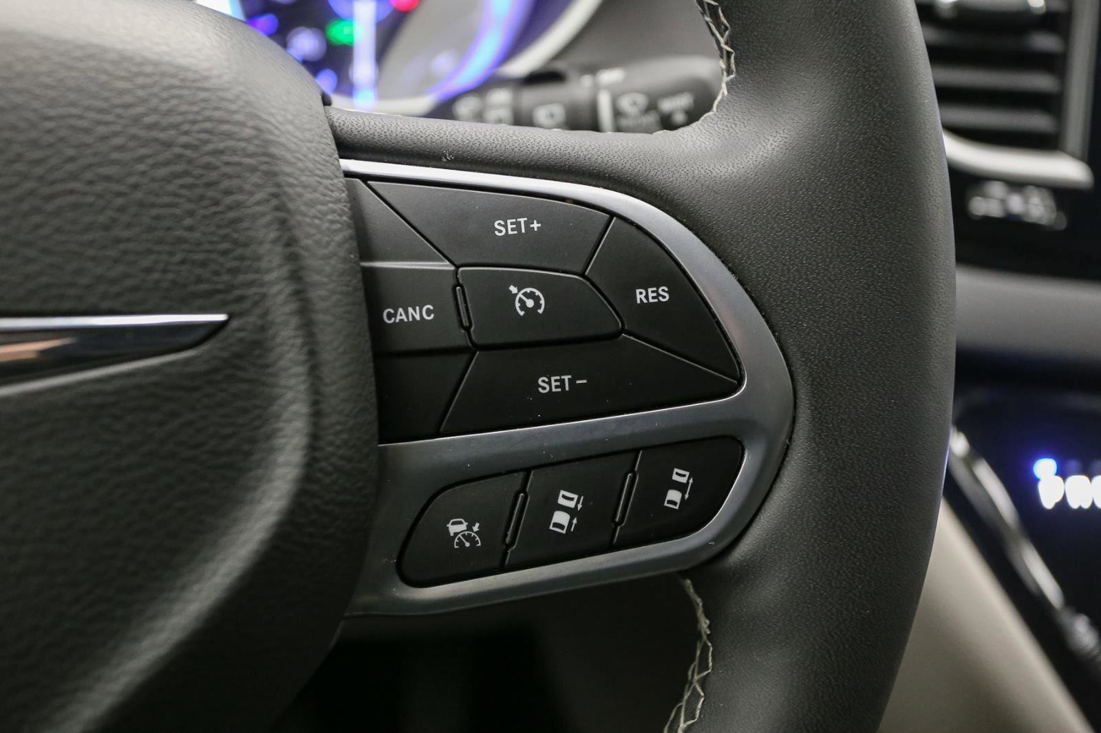 Used 2024 Chrysler Pacifica Touring-L image 32