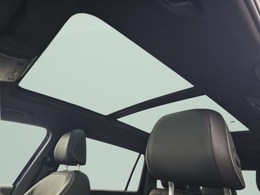 Used 2022 Volkswagen Tiguan SEL R-Line image 8