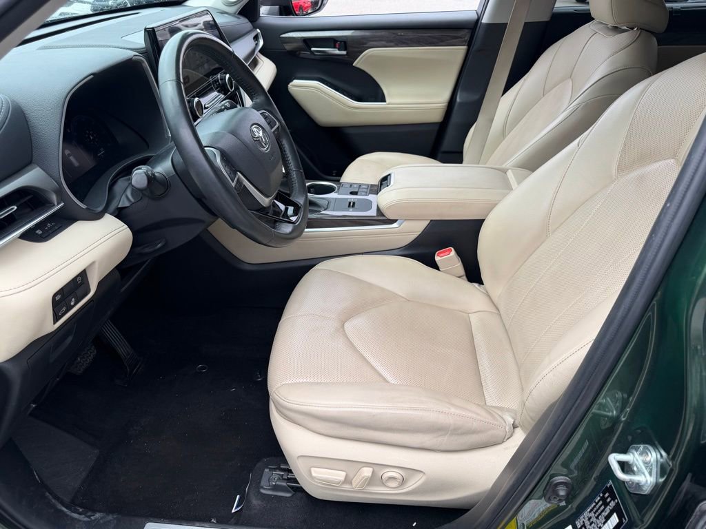 Used 2023 Toyota Highlander Limited FWD image 25