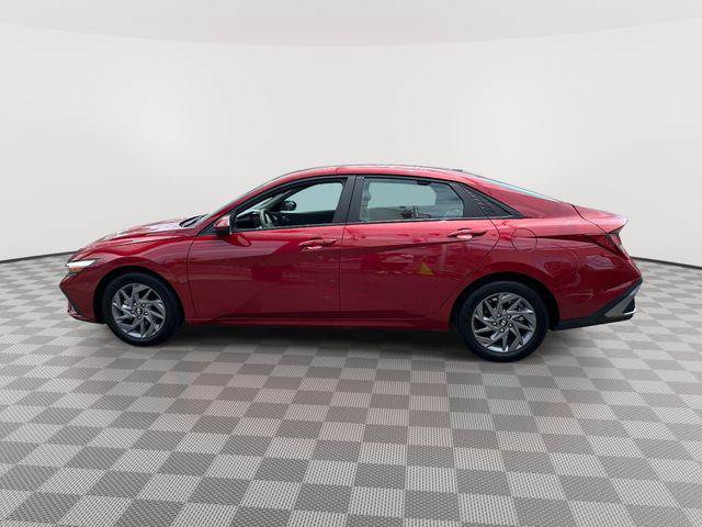 Certified 2024 Hyundai Elantra SEL FWD image 6
