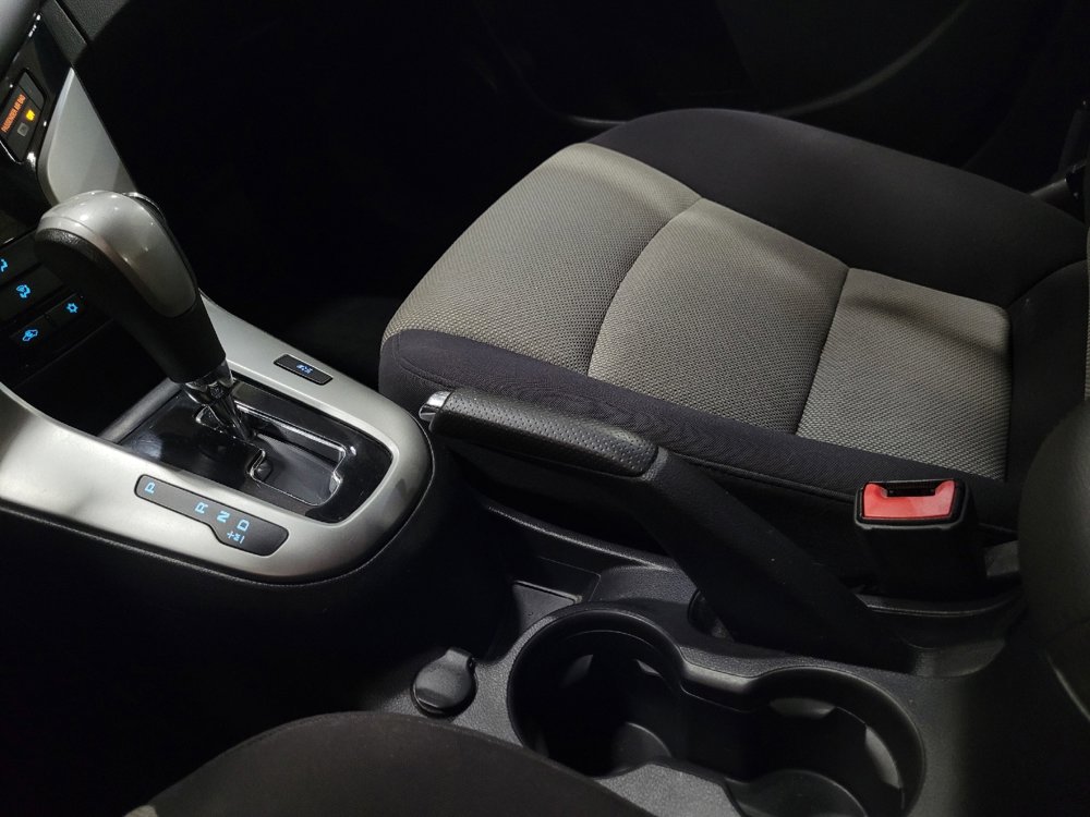 Used 2014 Chevrolet Cruze LS image 26