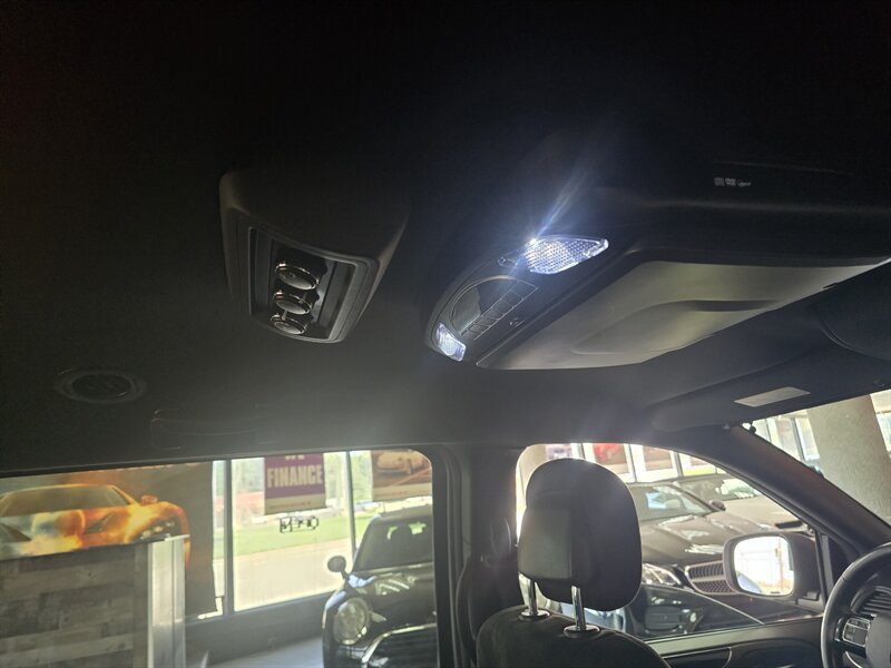 Used 2017 Dodge Grand Caravan SE FWD image 18