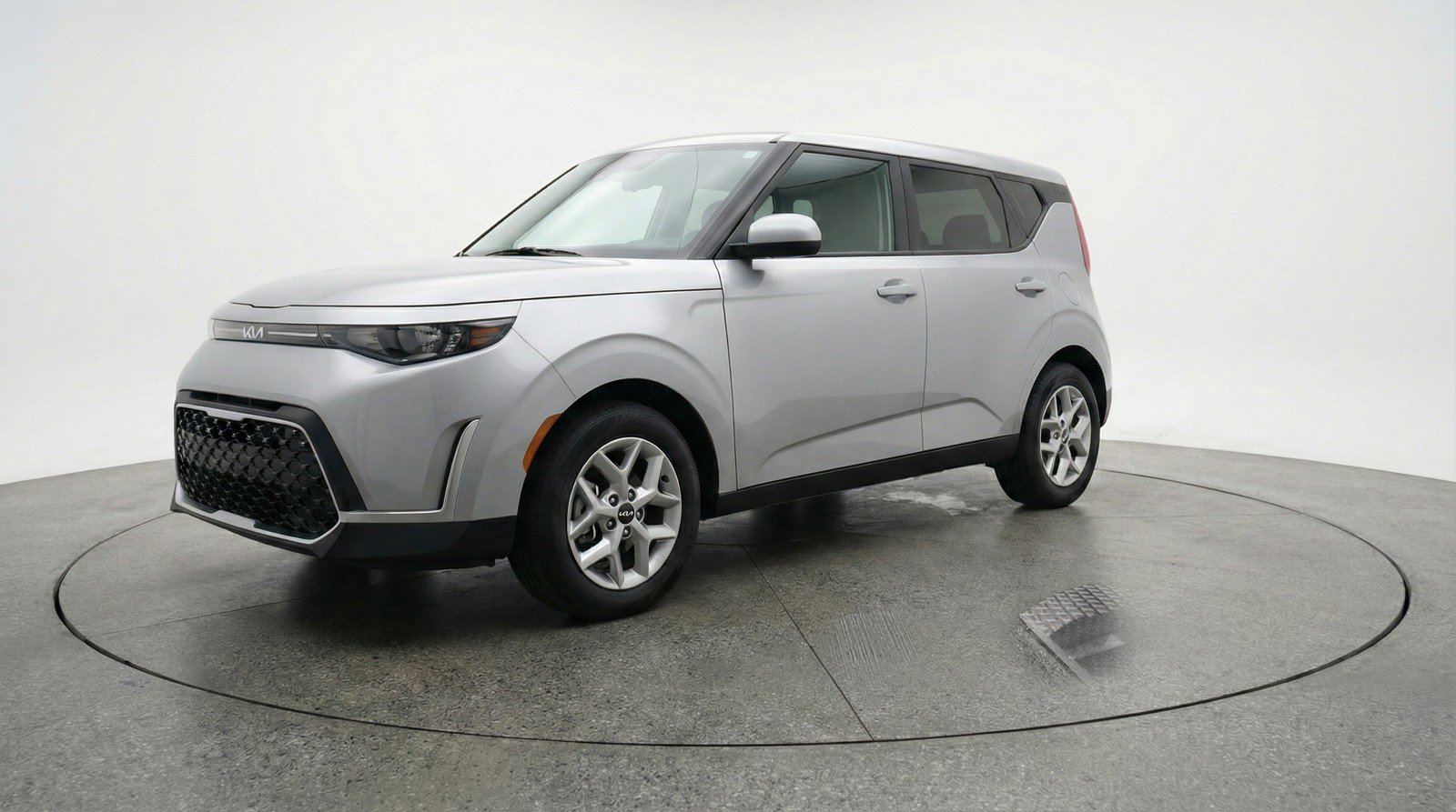 Used 2025 Kia Soul LX w/ LX Technology Package FWD image 3