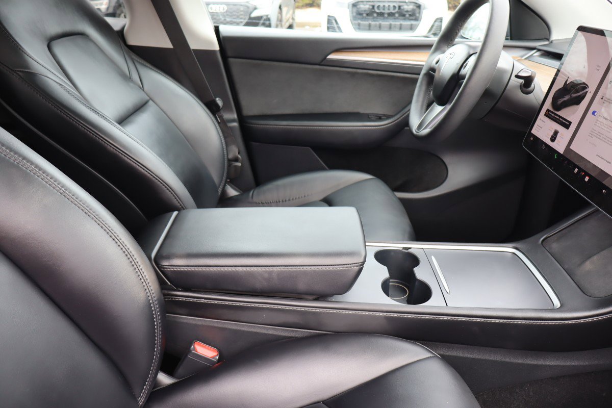 Used 2023 Tesla Model Y Long Range image 13