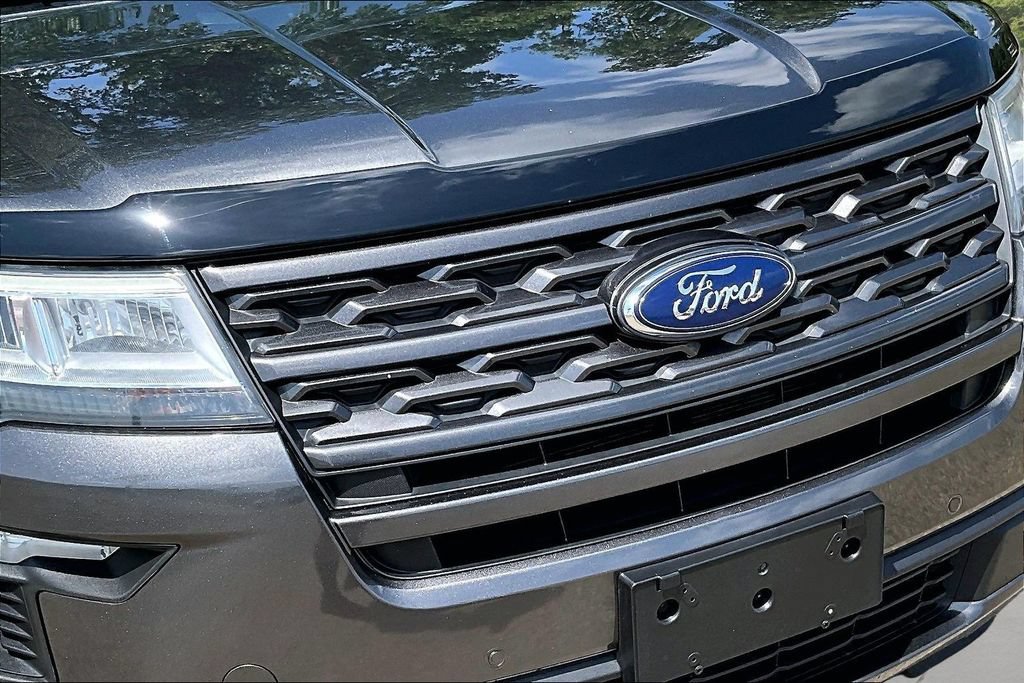 Used 2018 Ford Explorer XLT w/ XLT Appearance Package AWD/4WD image 28