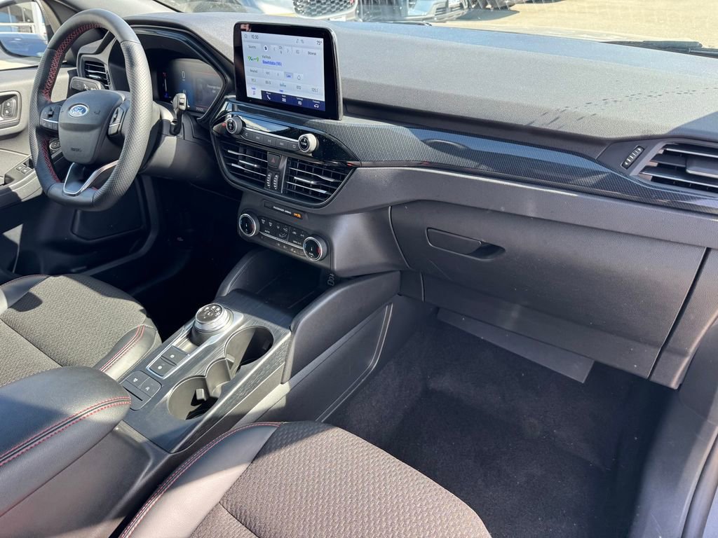 Used 2025 Ford Escape ST-Line w/ Cold Weather Package FWD image 6