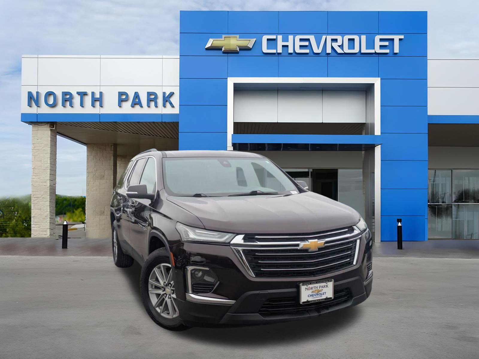 Used 2022 Chevrolet Traverse LT image 1