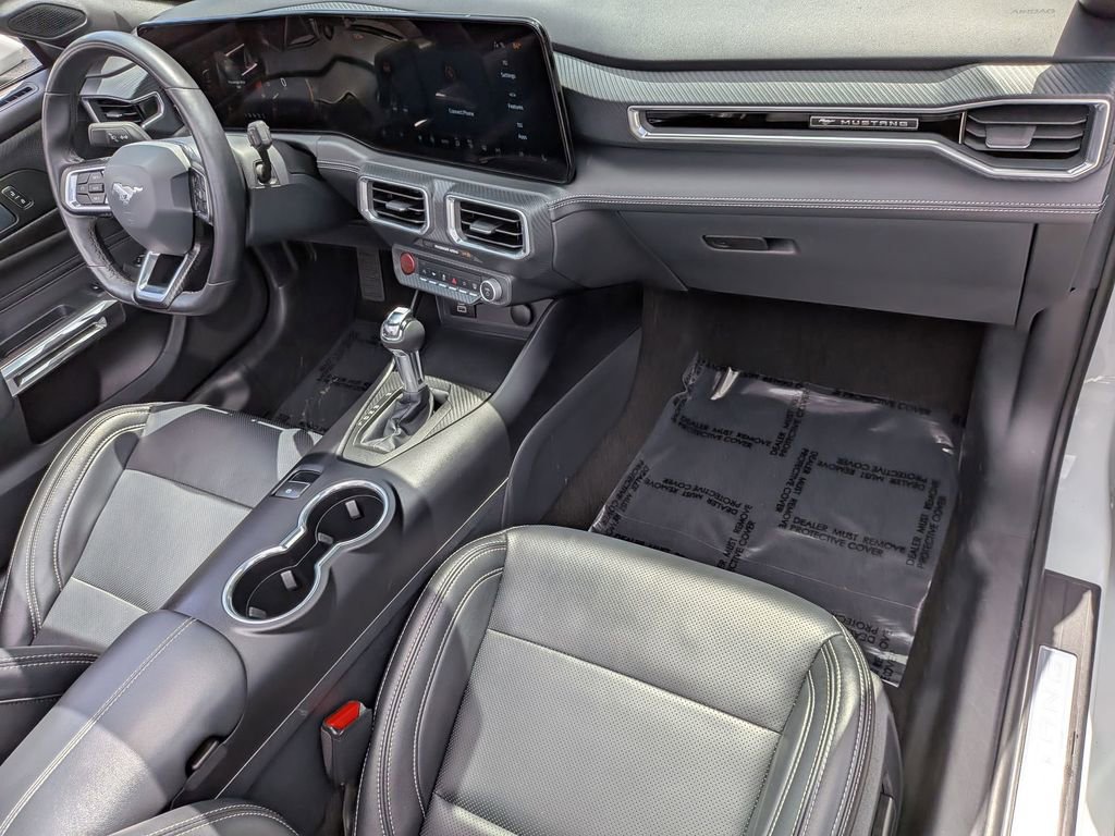 Used 2025 Ford Mustang Premium RWD image 29