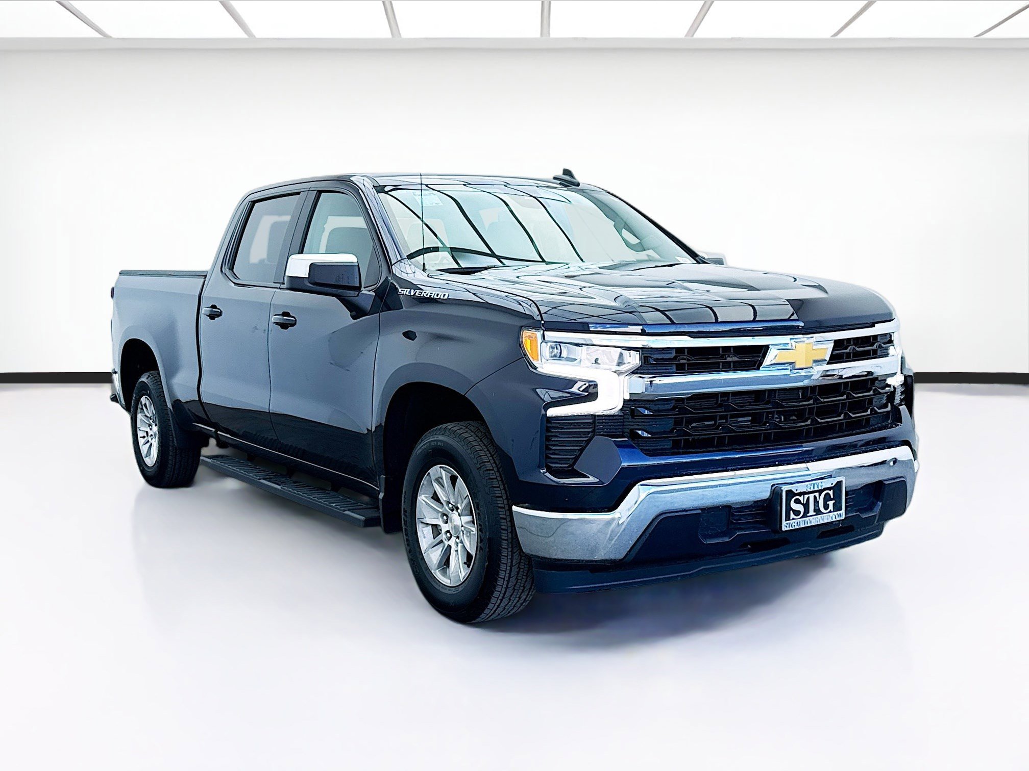 Used 2024 Chevrolet Silverado 1500 LT image 3