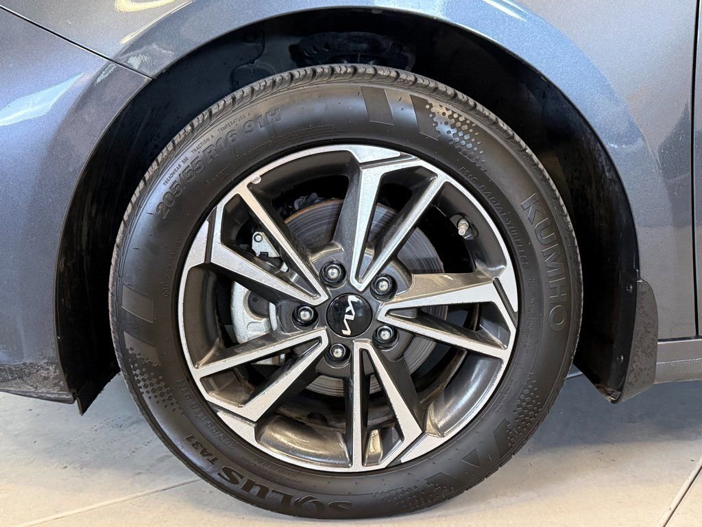 Used 2024 Kia Forte LXS w/ LXS Technology Package FWD image 25