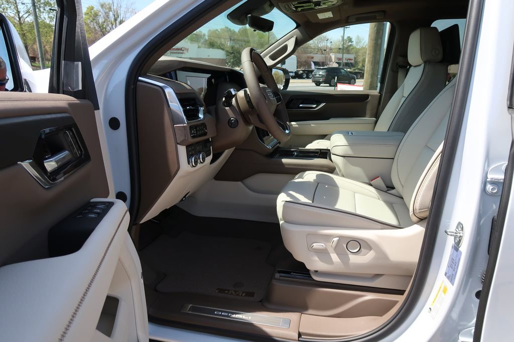 New 2026 GMC Yukon XL Denali w/ Denali Reserve Package image 9