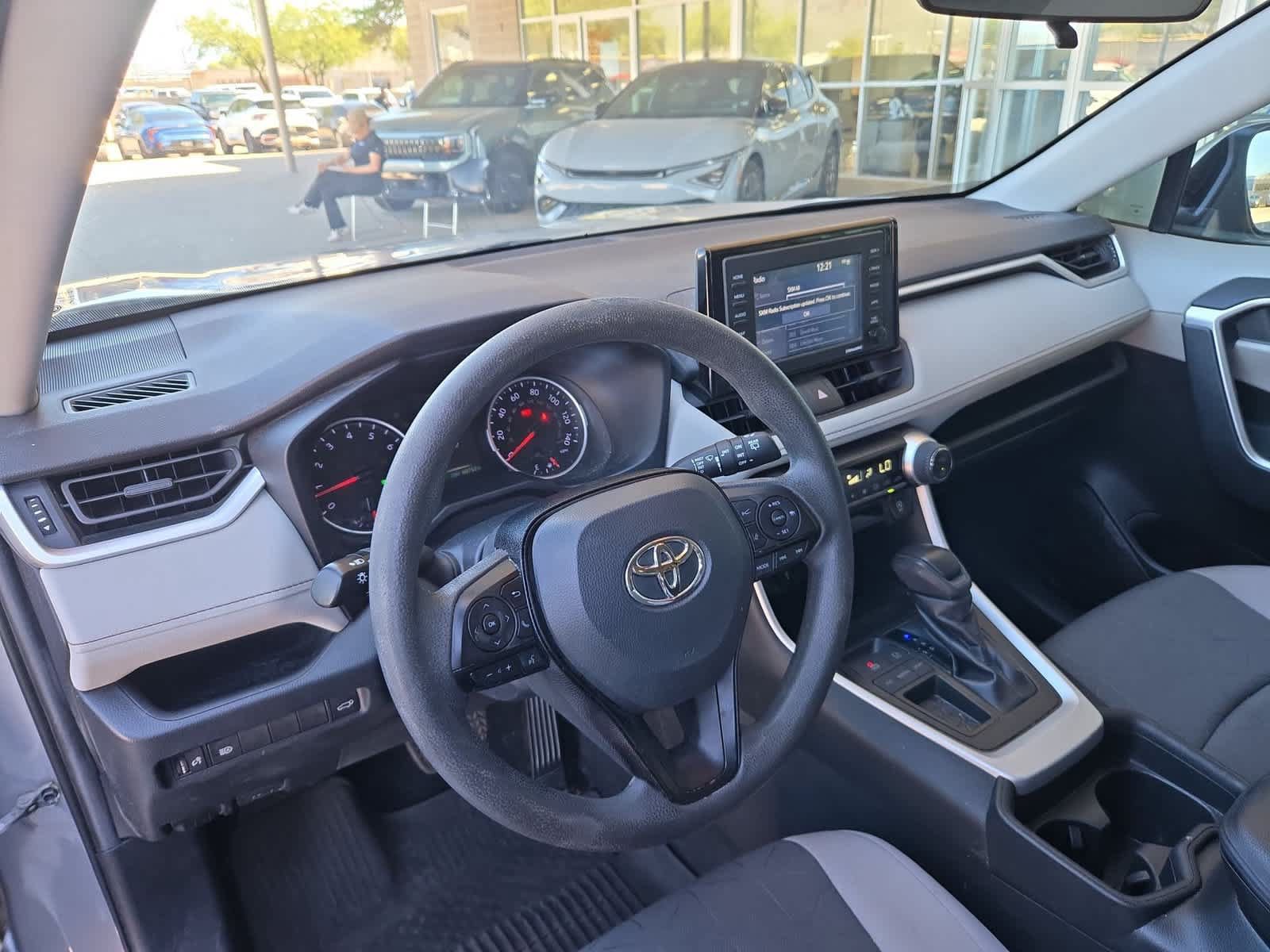 Used 2020 Toyota RAV4 XLE w/ Convenience Package FWD image 10