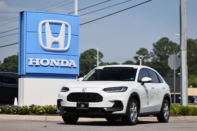 Used 2023 Honda HR-V LX image 1
