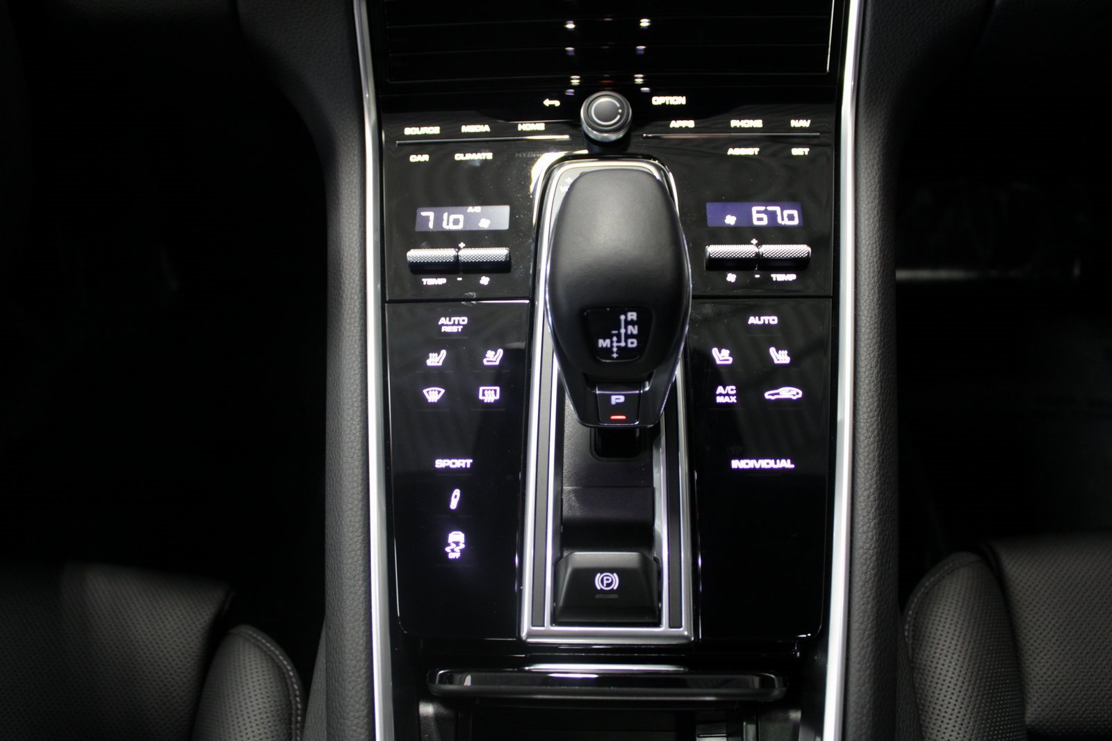 Certified 2023 Porsche Panamera 4 Platinum Edition w/ Assistance Package image 33