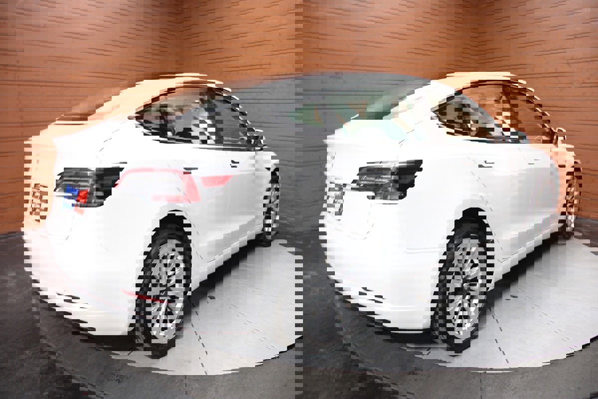 Used 2023 Tesla Model 3 Standard Range image 3