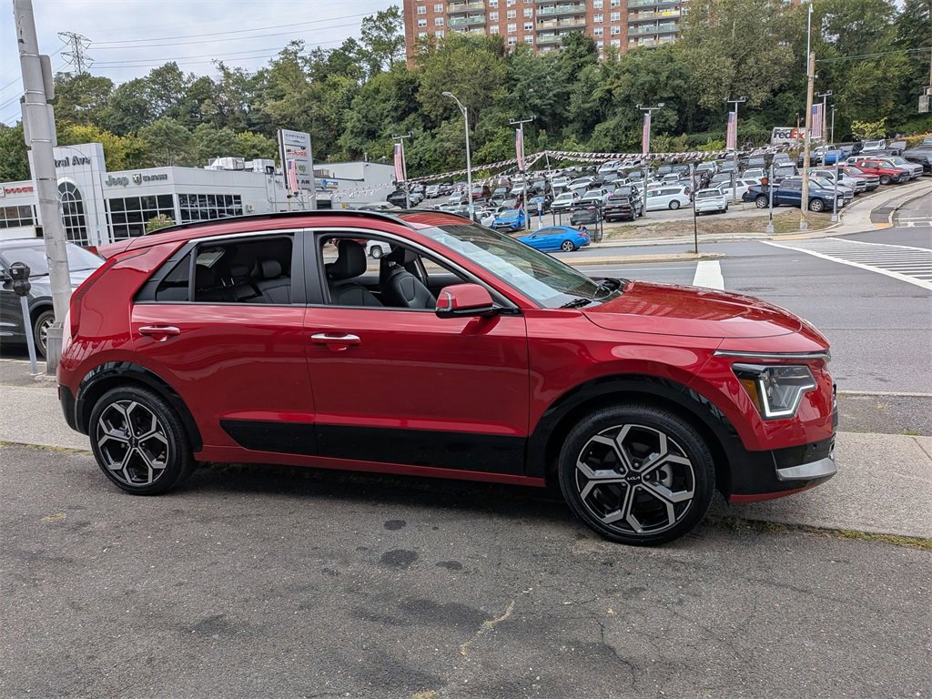 Used 2024 Kia Niro SX Touring image 5