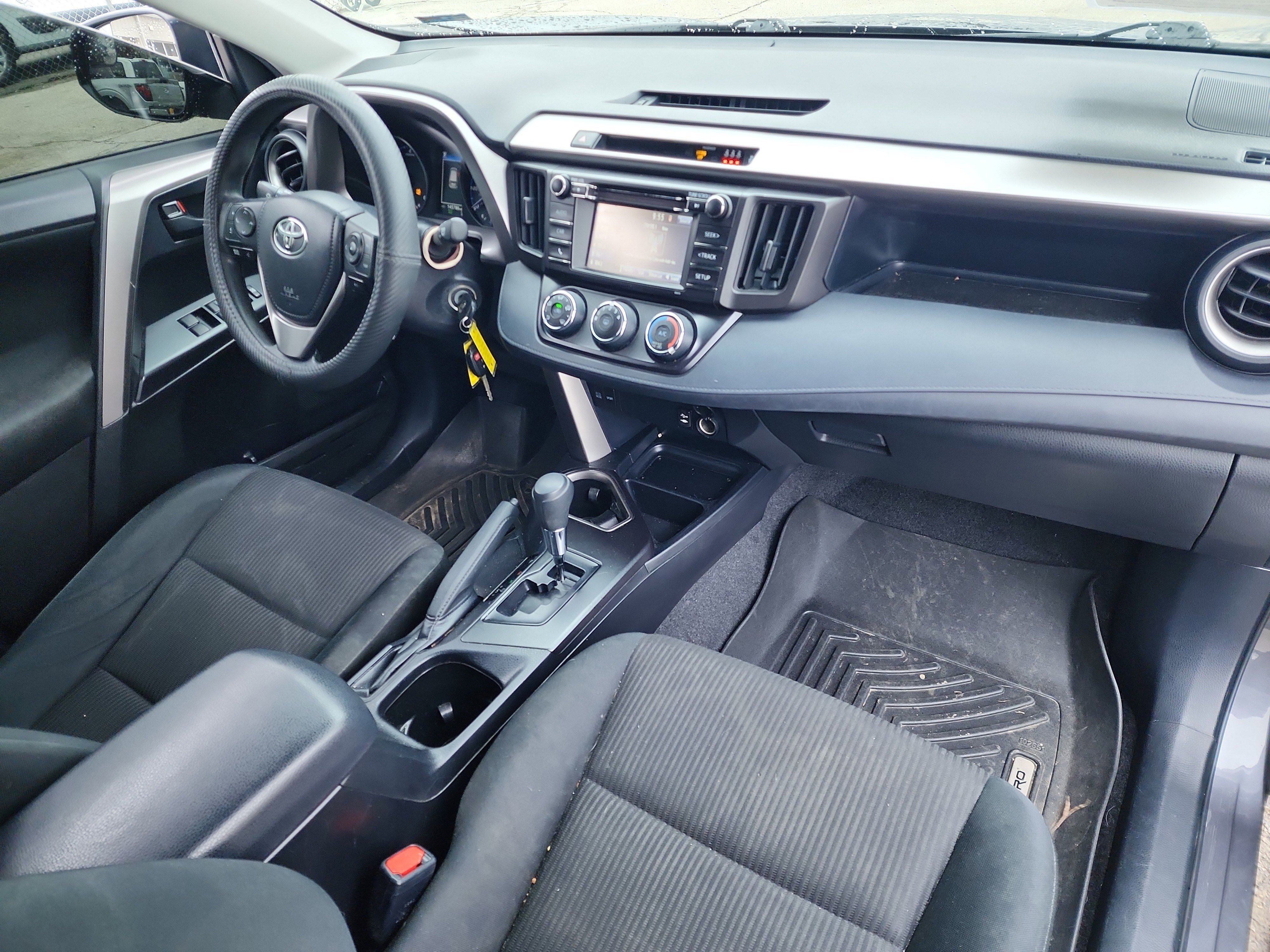 Used 2018 Toyota RAV4 LE image 16