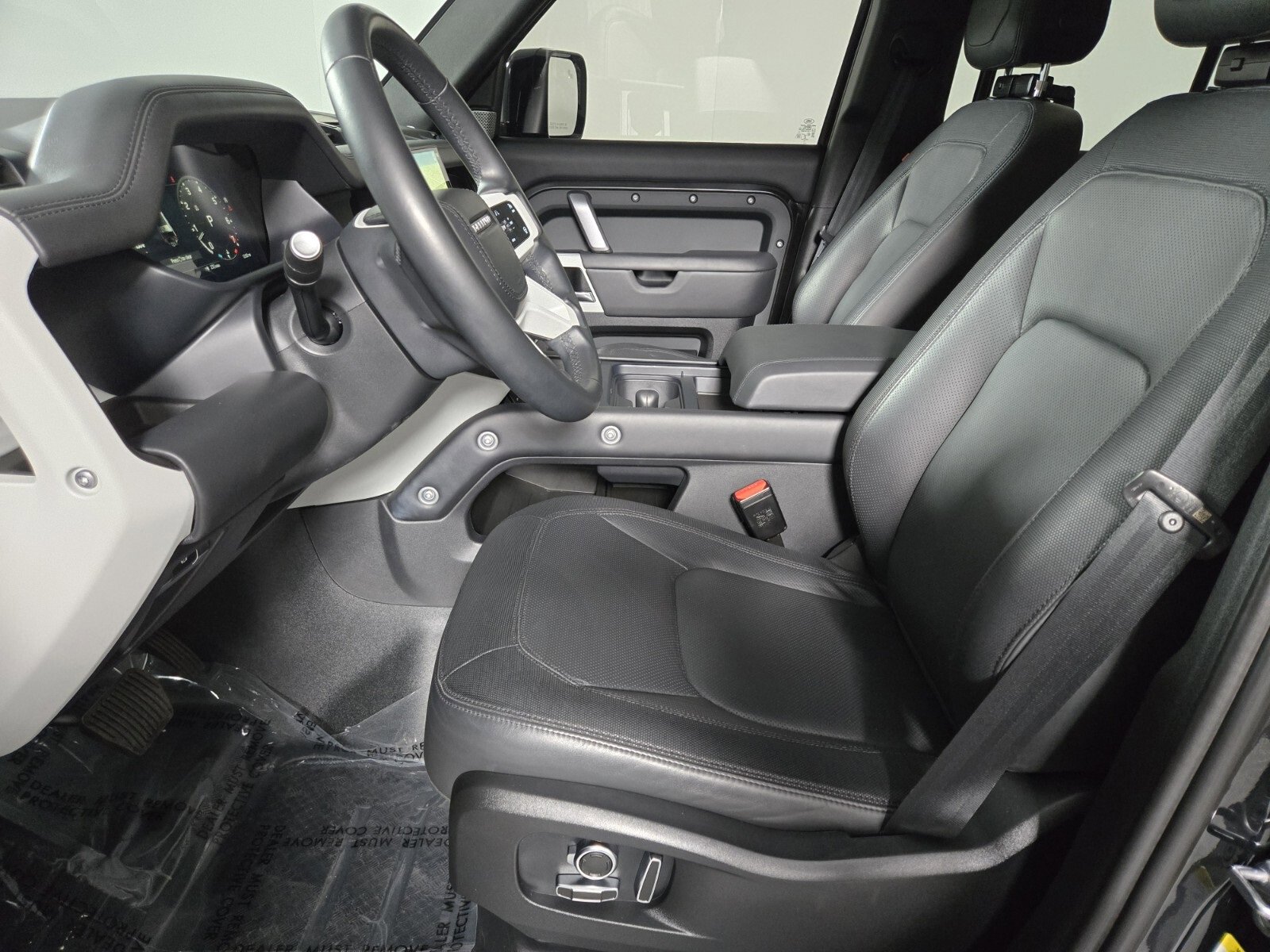 Used 2023 Land Rover Defender 130 X-Dynamic SE image 11