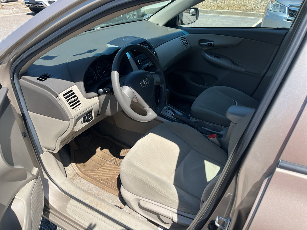 Used 2010 Toyota Corolla LE image 3