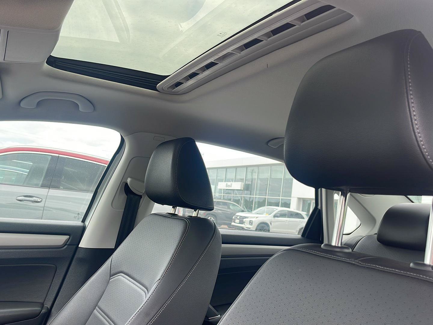 Used 2020 Volkswagen Passat 2.0T SE w/ Sunroof Package FWD image 8
