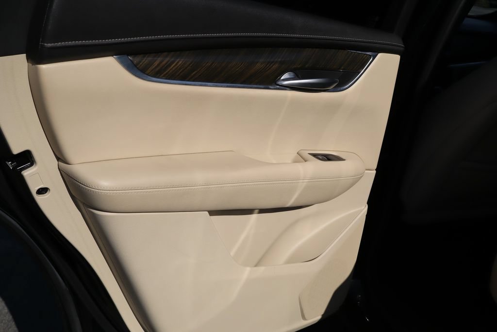 Used 2019 Cadillac XT5 FWD image 33
