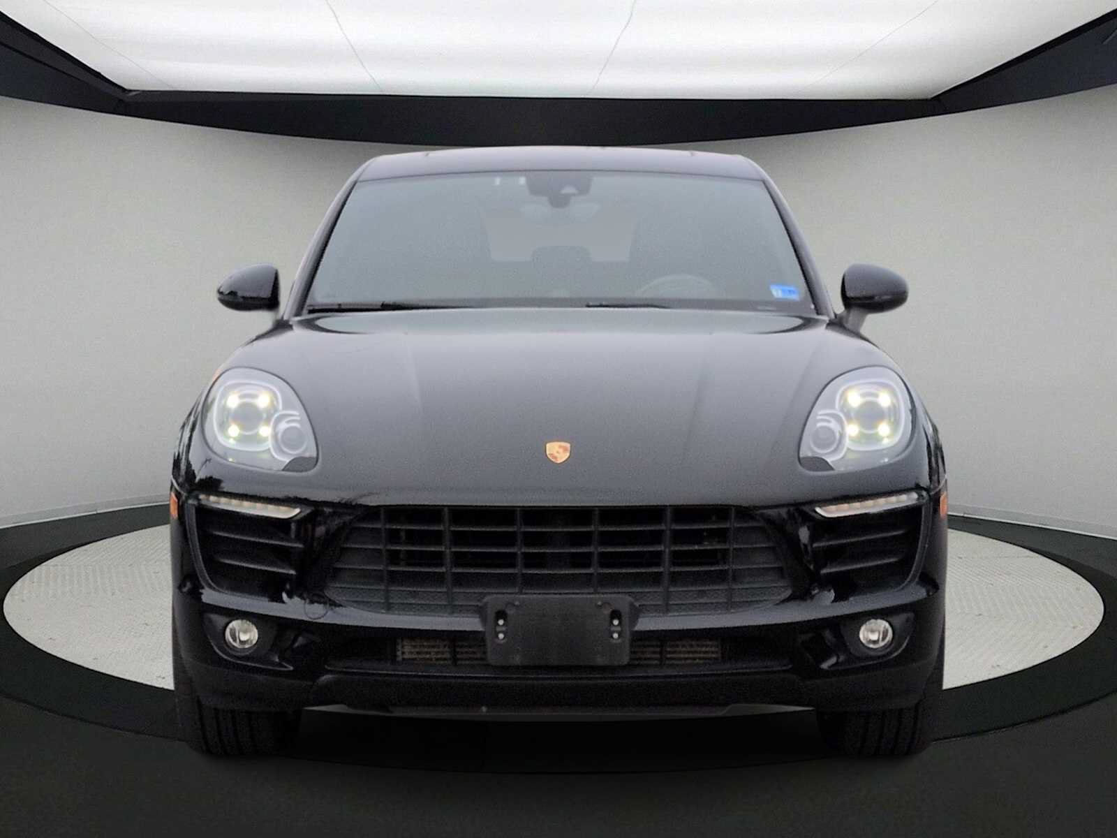 Used 2018 Porsche Macan AWD/4WD image 3