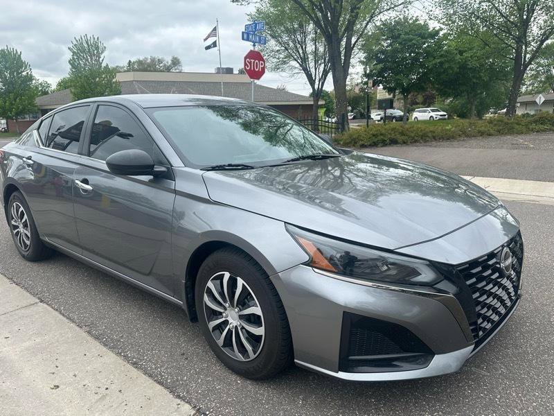 Used 2024 Nissan Altima 2.5 S FWD image 2