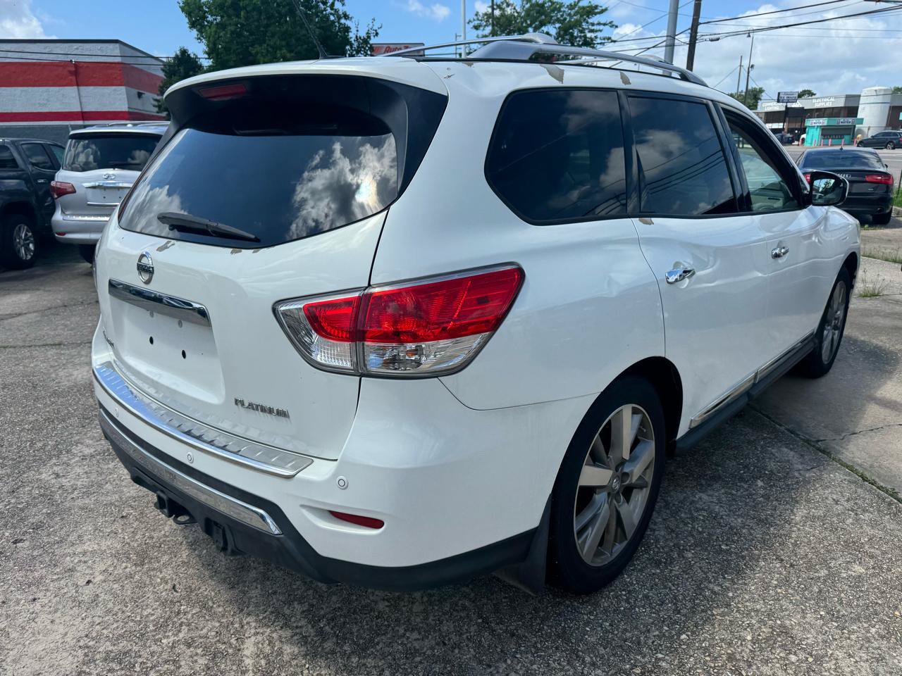 Used 2014 Nissan Pathfinder Platinum w/ Platinum Premium Package FWD image 4