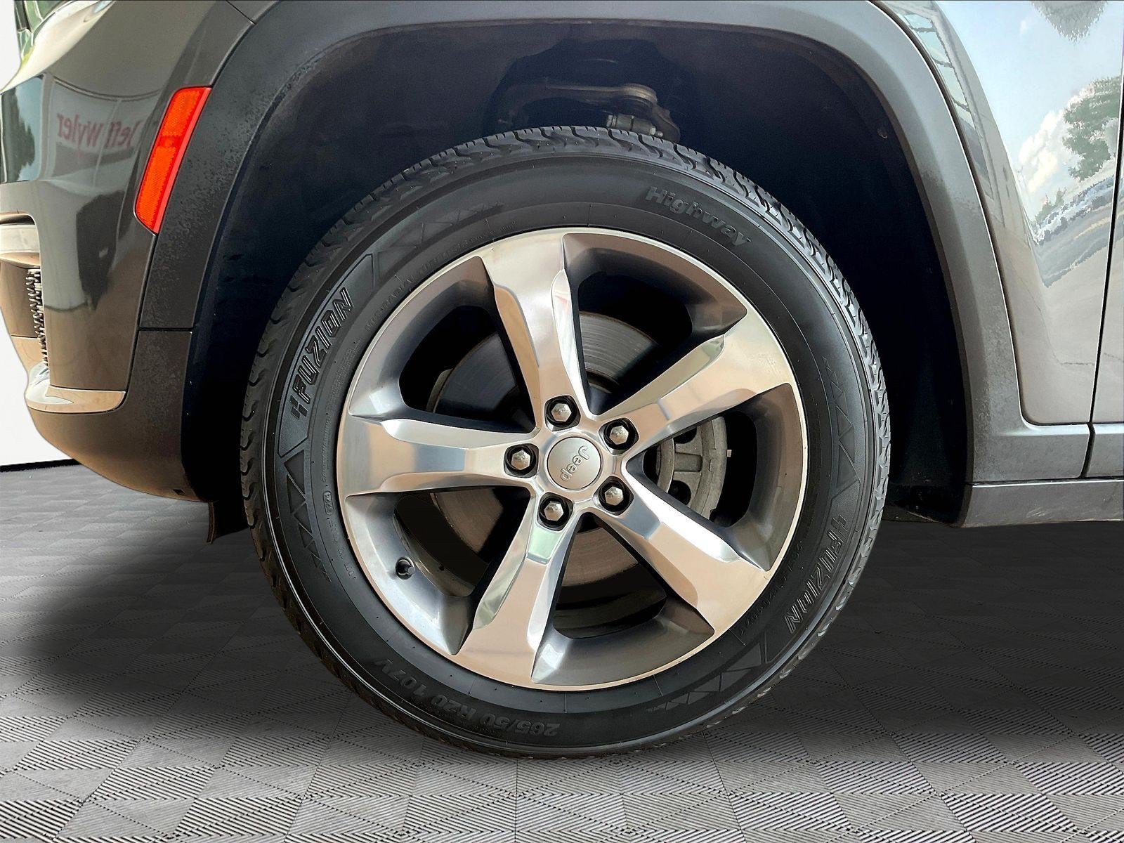 Used 2021 Jeep Grand Cherokee L Limited AWD/4WD image 31
