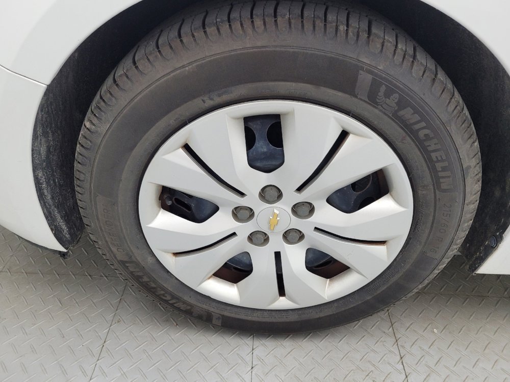 Used 2015 Chevrolet Cruze LS FWD image 31