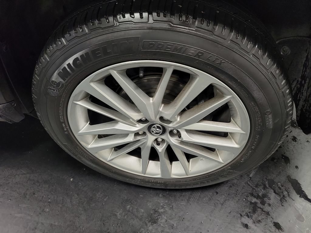 Used 2019 Toyota RAV4 LE FWD image 10