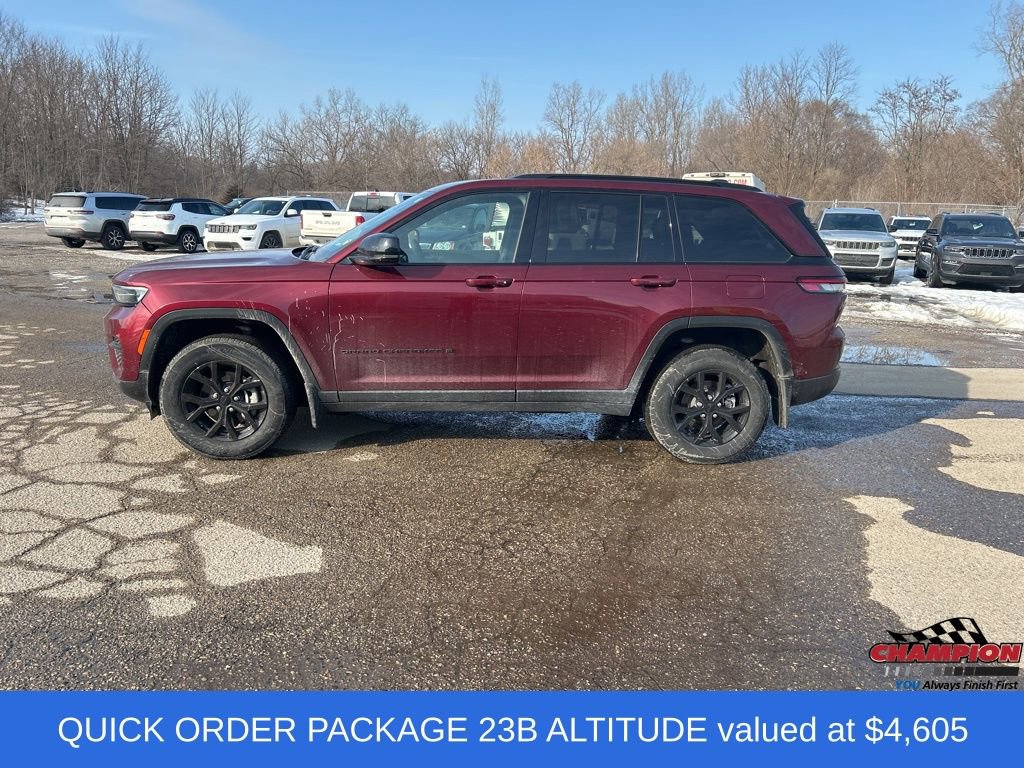 Used 2025 Jeep Grand Cherokee Altitude video 2